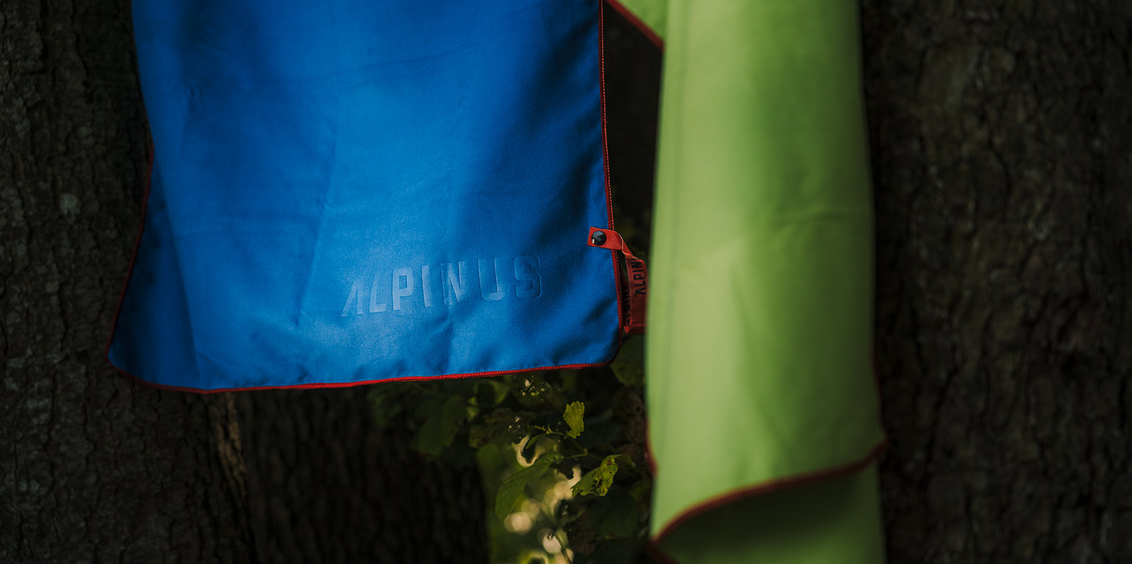 Lekki i kompaktowy ręcznik z mikrofibry ALPINUS Canoa